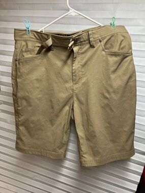 Gerry Weber Tan Flat-Front Casual Shorts